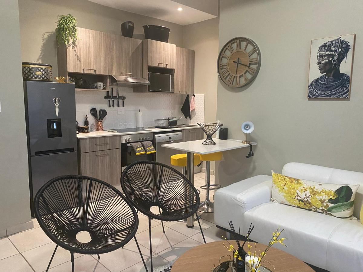 Lovely Rosebank 1-Bedroom Condo With Pool & Cinema Johannesburg Buitenkant foto