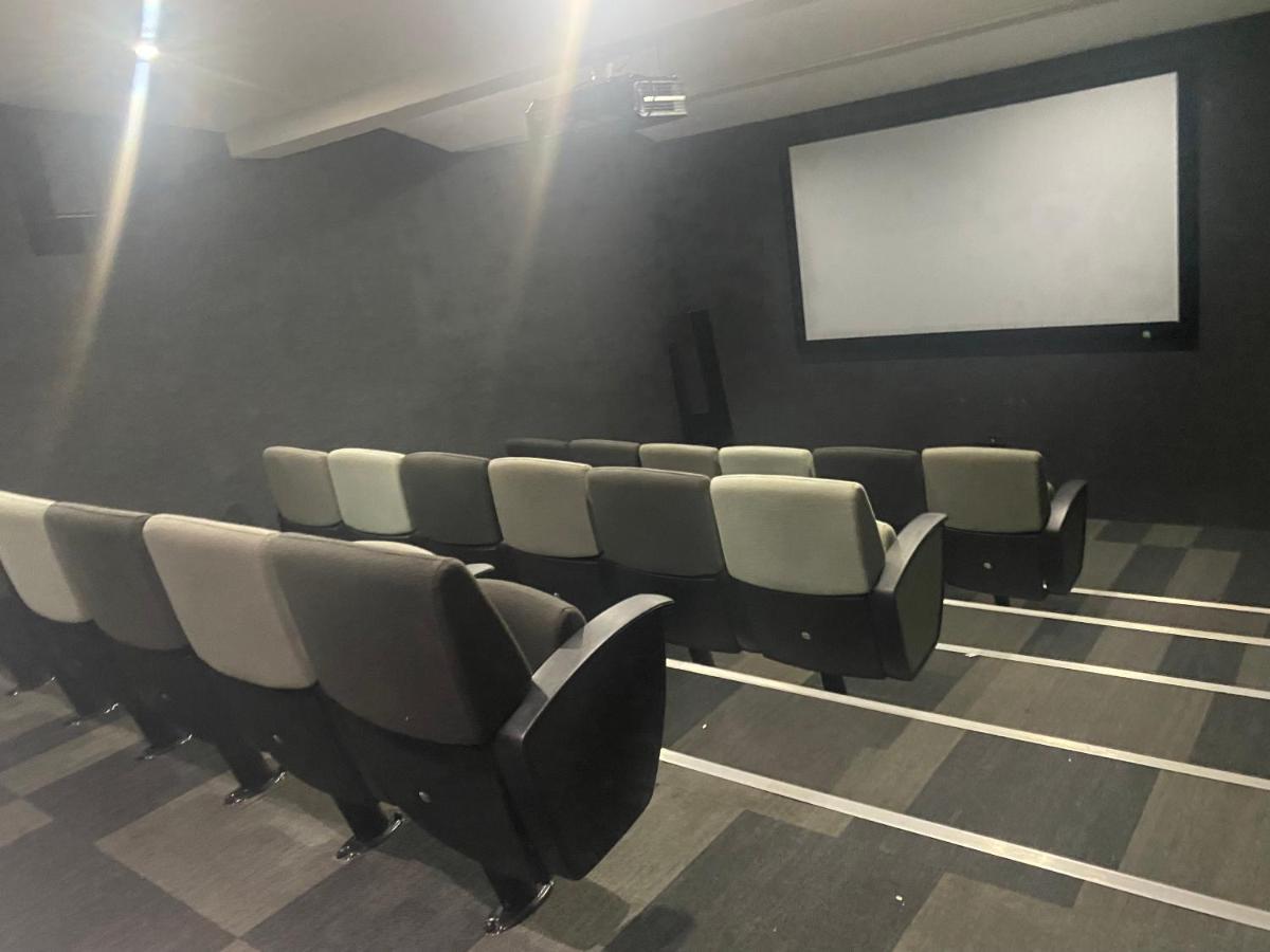 Lovely Rosebank 1-Bedroom Condo With Pool & Cinema Johannesburg Buitenkant foto